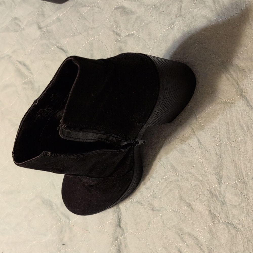 boots - Picture 3 of 5